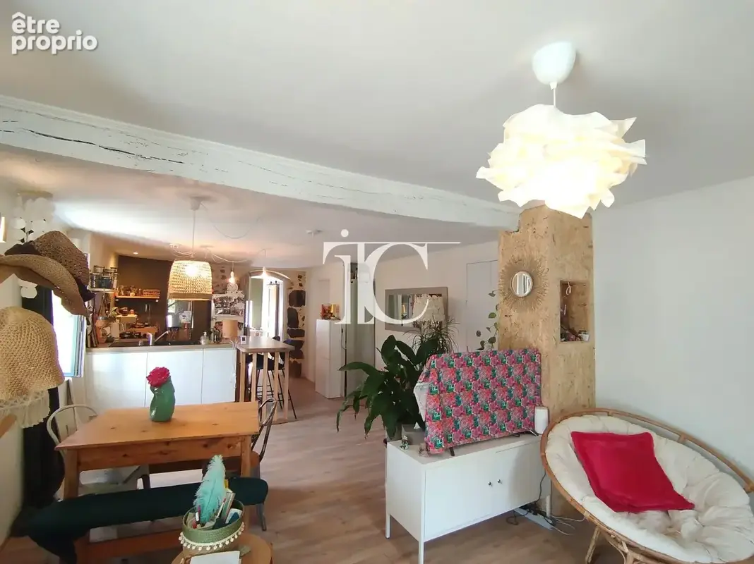 Maison de village en pierre restauree * 2 chambres * clede * jardin * calme mais proche commodites * - photo 10