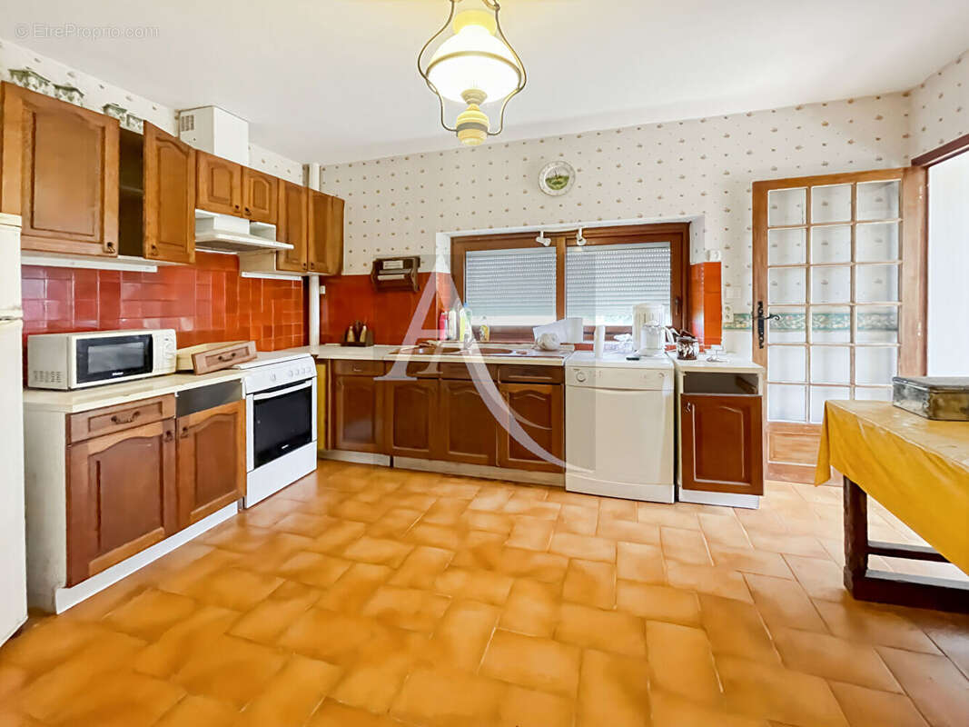 Grange en pierre aménagée sur un joli terrain + dépendance - photo 8