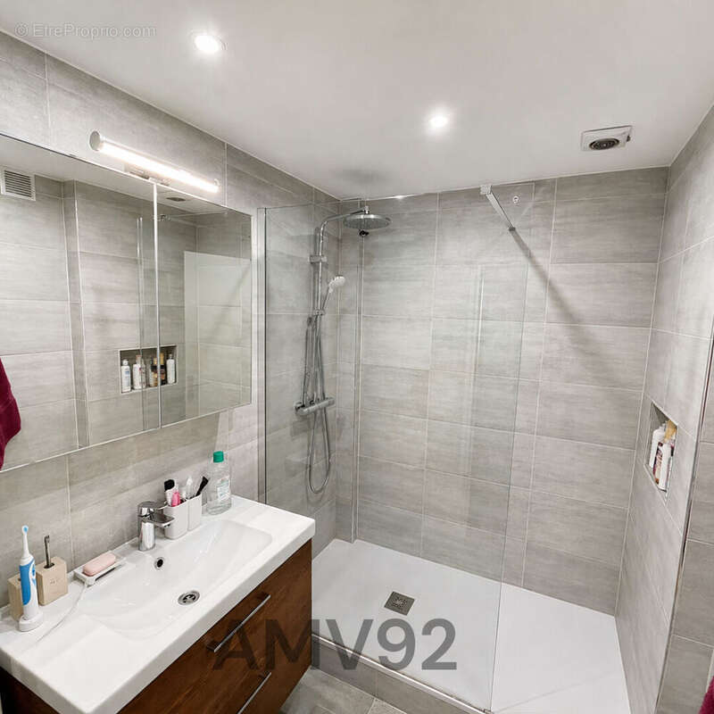 Appartement à LA GARENNE-COLOMBES