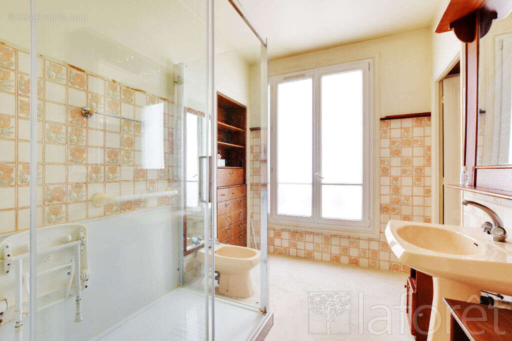 Appartement à PARIS-14E