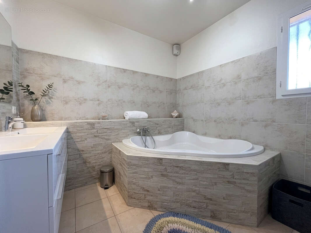 Maison 160m² à saint-andré-de-la-roche - photo 12