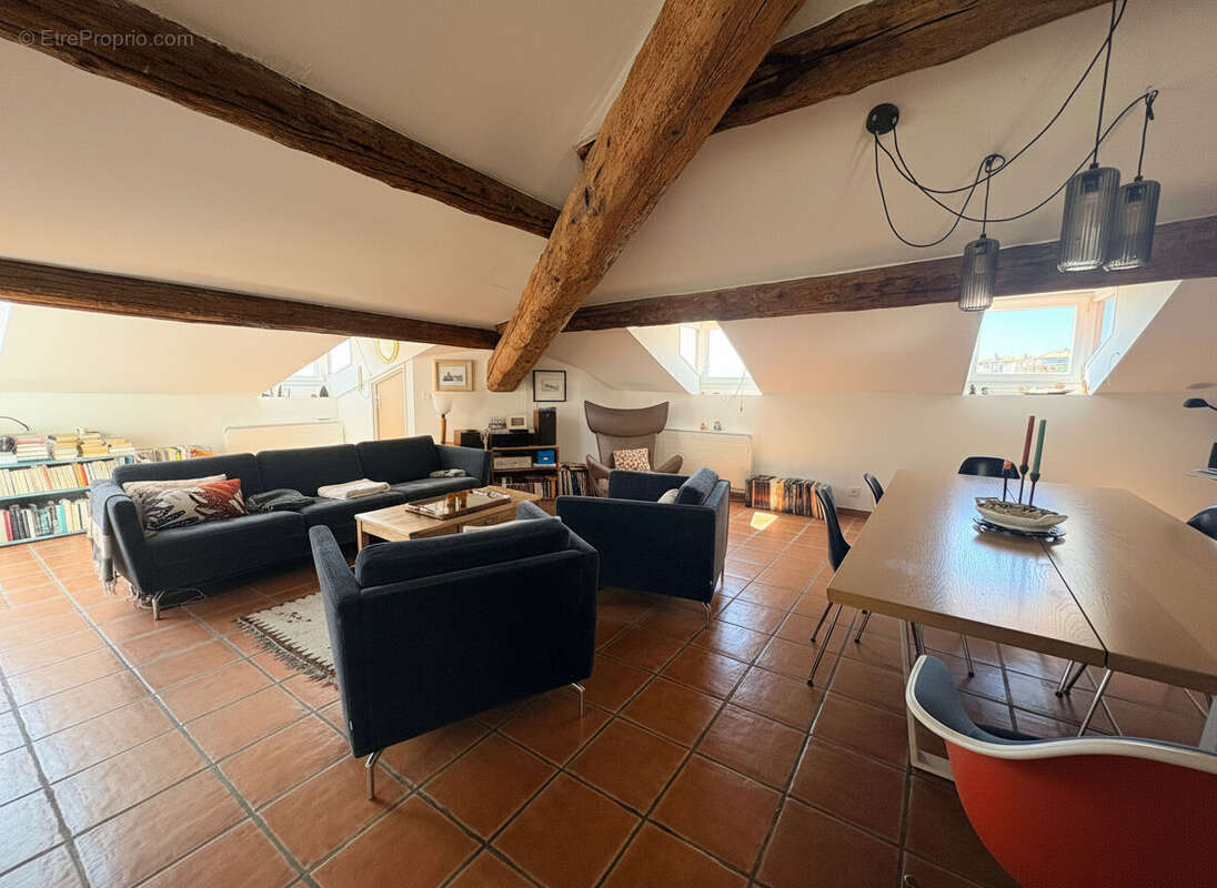 Appartement  3 pièce(s)  107.78 m²  (60.91 m² loi carrez) en dernier étage - photo 2