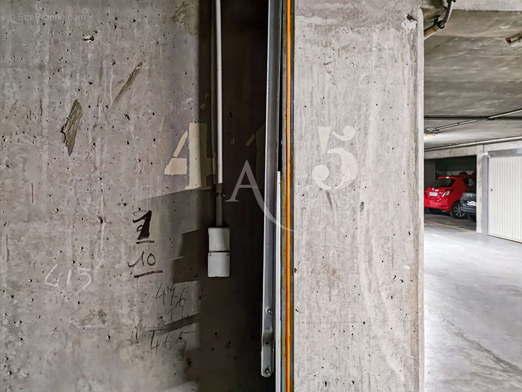 Parking à IVRY-SUR-SEINE