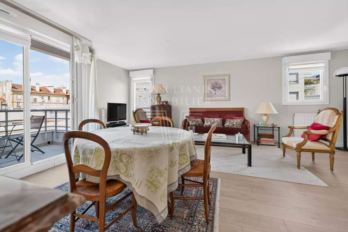 Appartement à COURBEVOIE