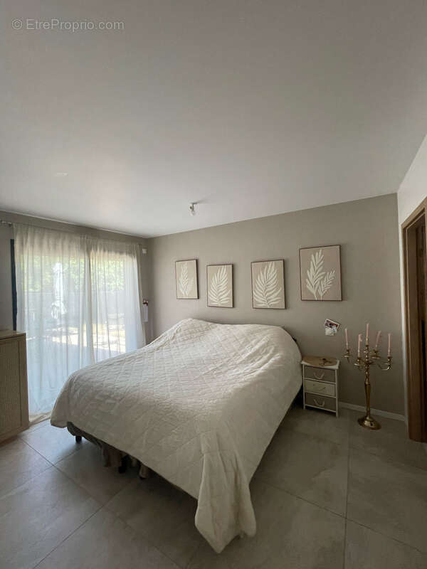 À vendre à Troyes, maison contemporaine de 149m2, 4 chambres, piscine, terrain de 571m2. - photo 3