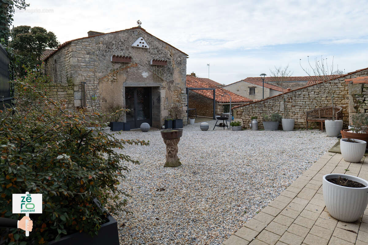 LA BRETONNIÈRE-LA-CLAYE   Superbe maison rénovée 191 m2, proche Luçon & littoral vendéen - photo 18