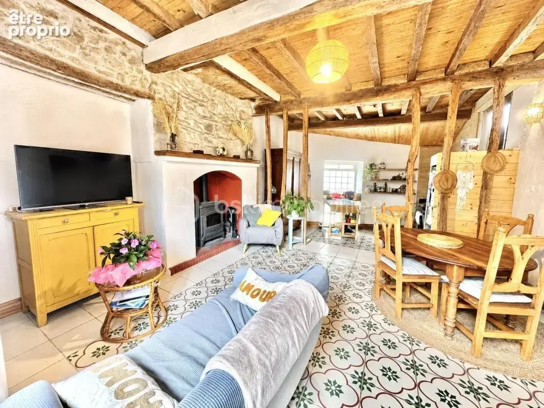 Maison à VIC-FEZENSAC