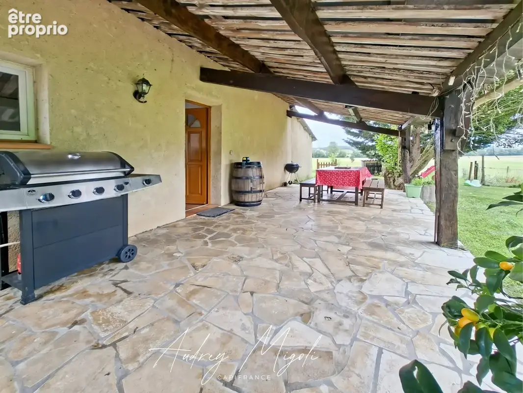 Propriété en pierre avec maison, gîte, 245m², 7 chambres, piscine, 300m² de dépendances, parc de 2,5 hectares - photo 16