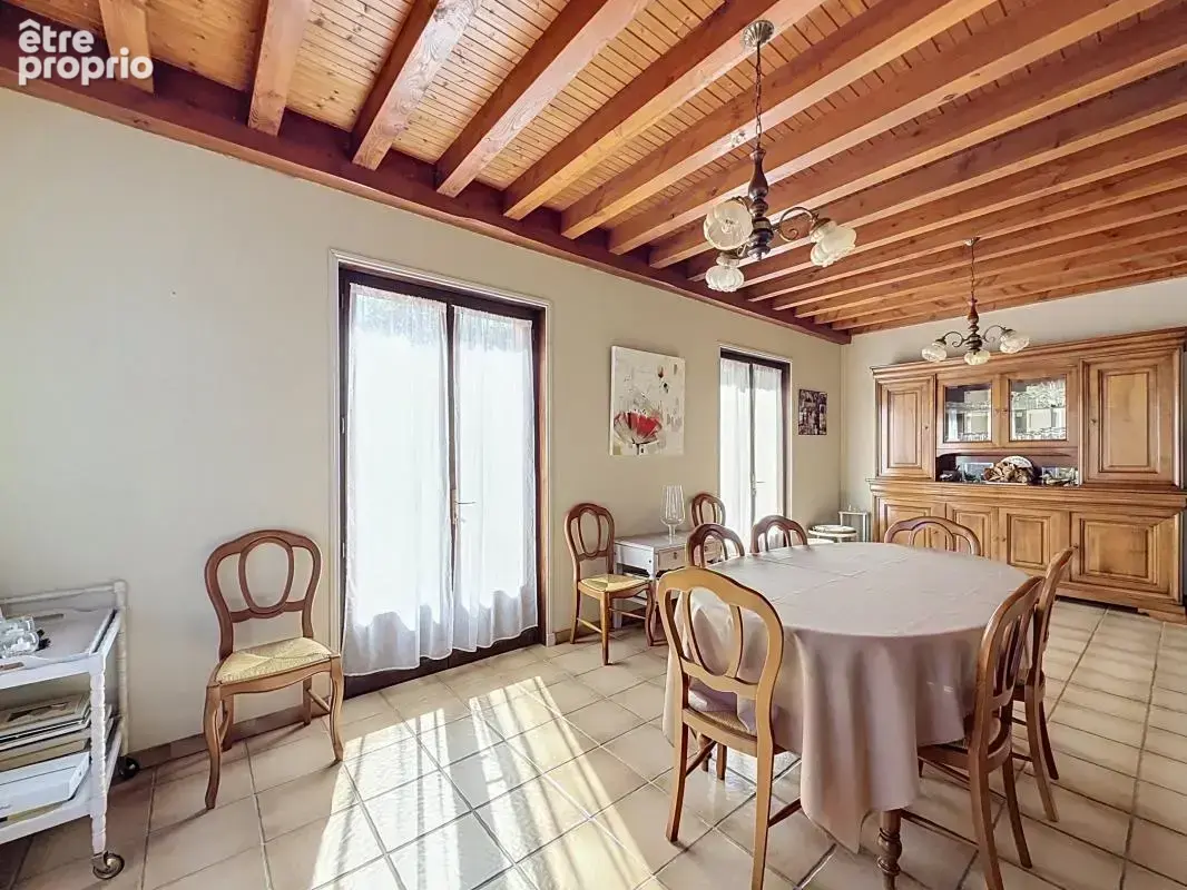 Maison - 6 Chambres - Cave - Garage double - Jardin - Au calme absolu - photo 11