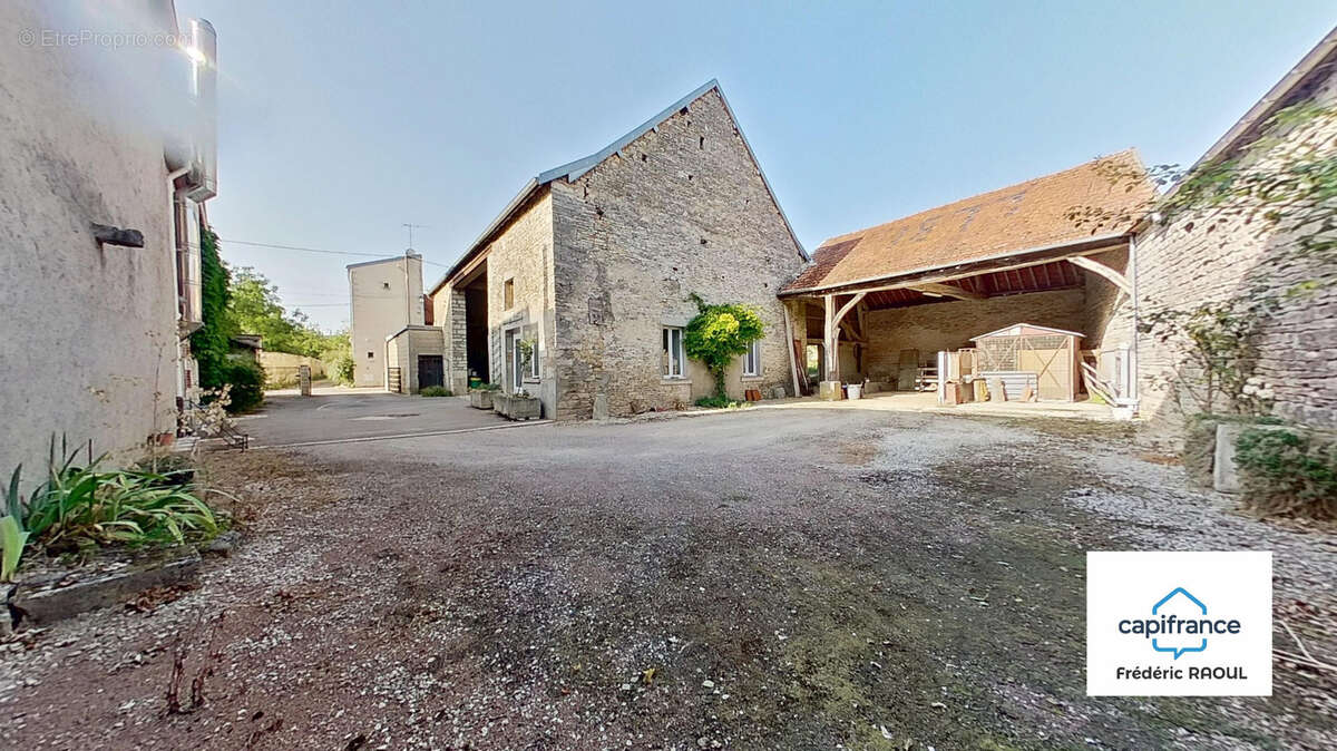 Maison familiale avec jardin et dépendances – Is-sur-Tille, proche centre-ville - photo 12