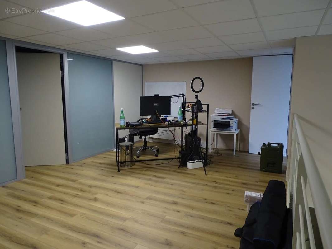 Commerce à VENELLES