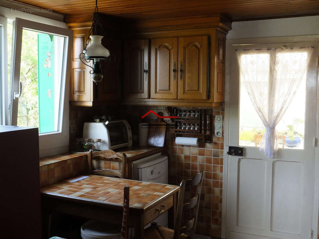 Maison à AINAY-LE-CHATEAU