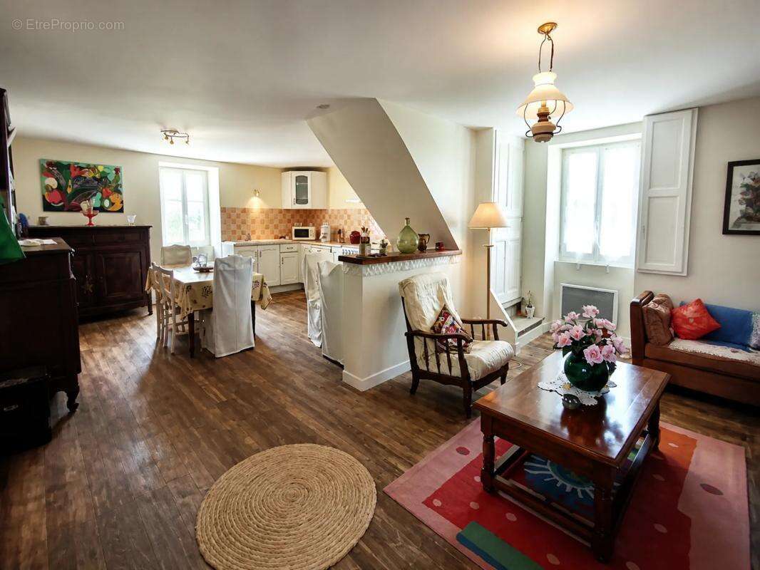 Maison en pierre avec étang et vastes dépendances - photo 11