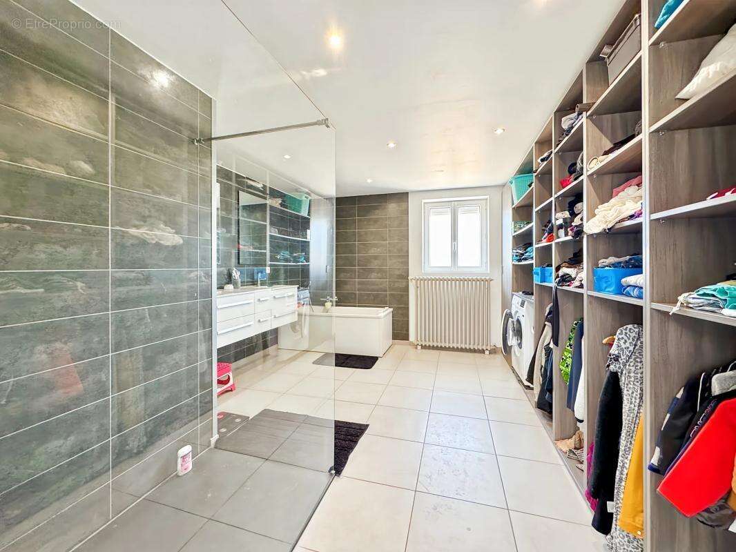 Maison à COMMEQUIERS