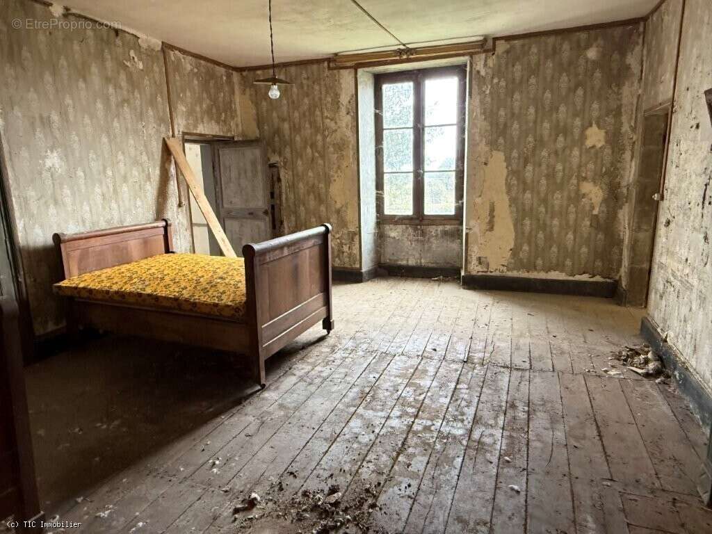Aile de Vieux Logis du XVI? Siècle à Rénover, Proche de Ruffec - photo 15
