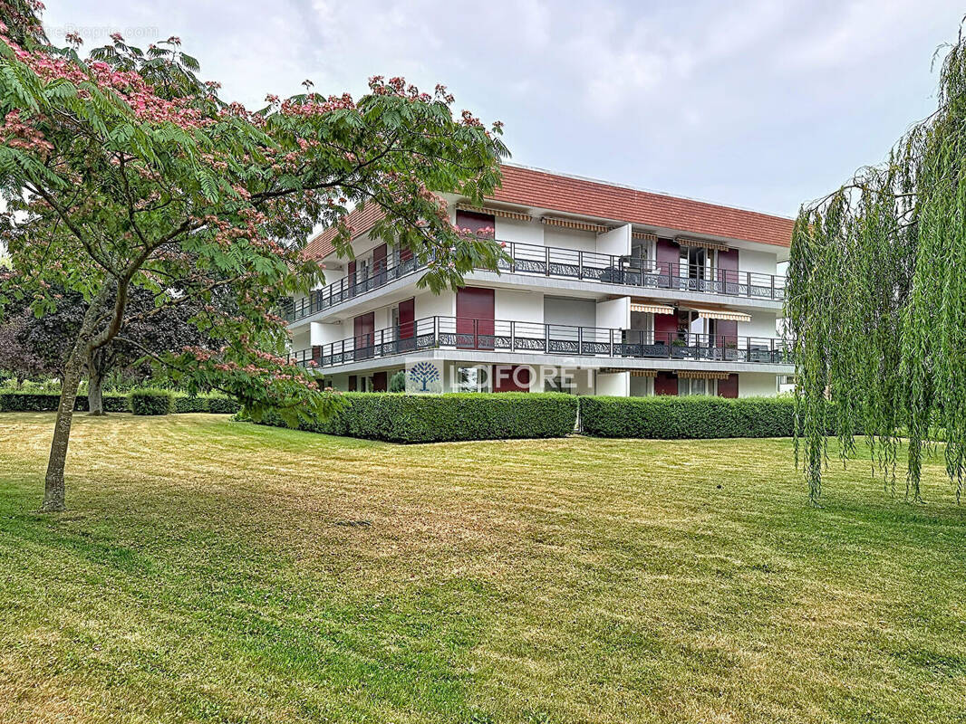 Appartement à LE MESNIL-ESNARD