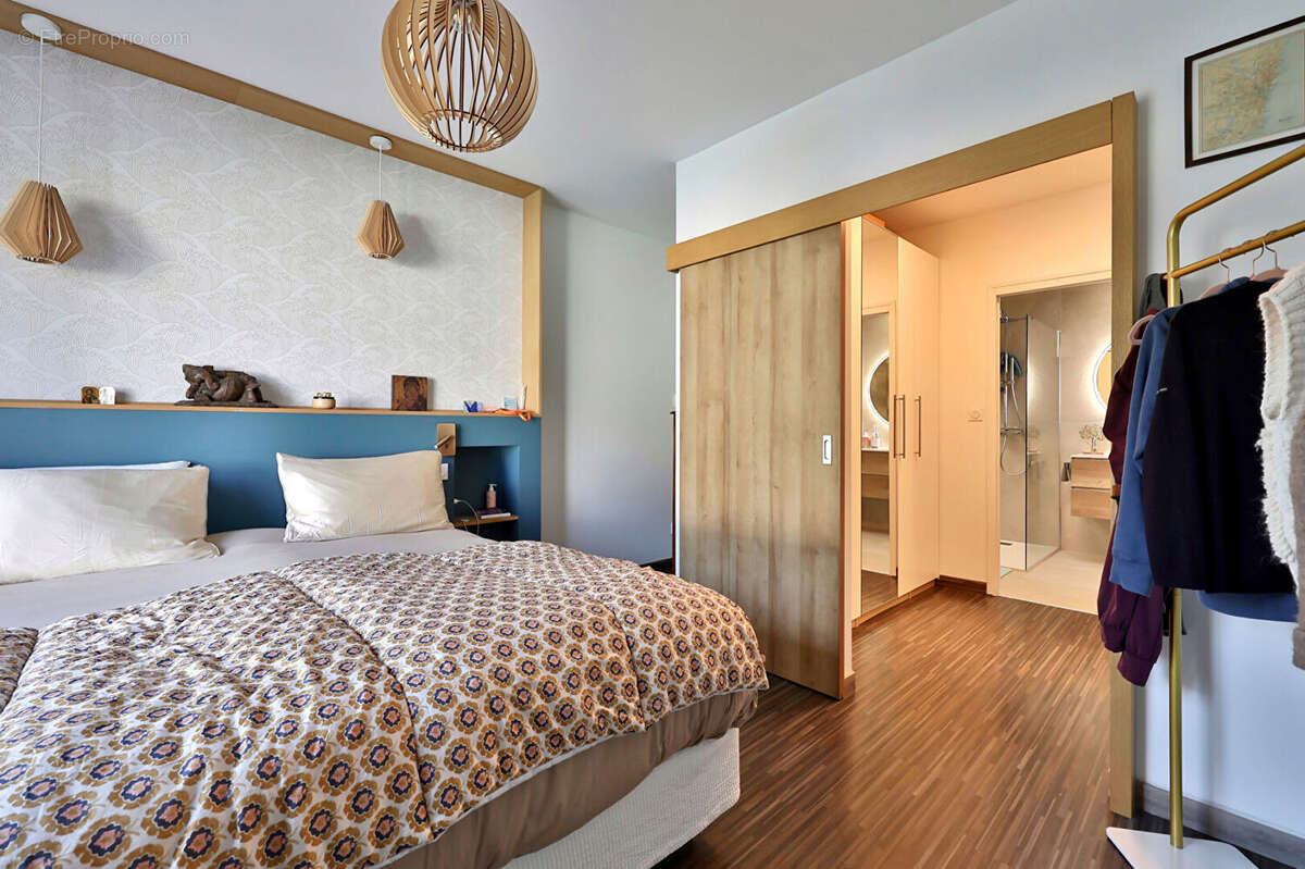 Maison à NEUVILLE-SUR-SAONE