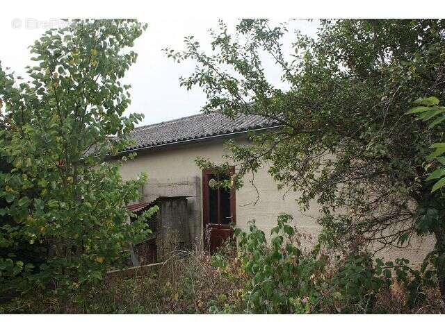 Maison à SAINT-COSME-EN-VAIRAIS