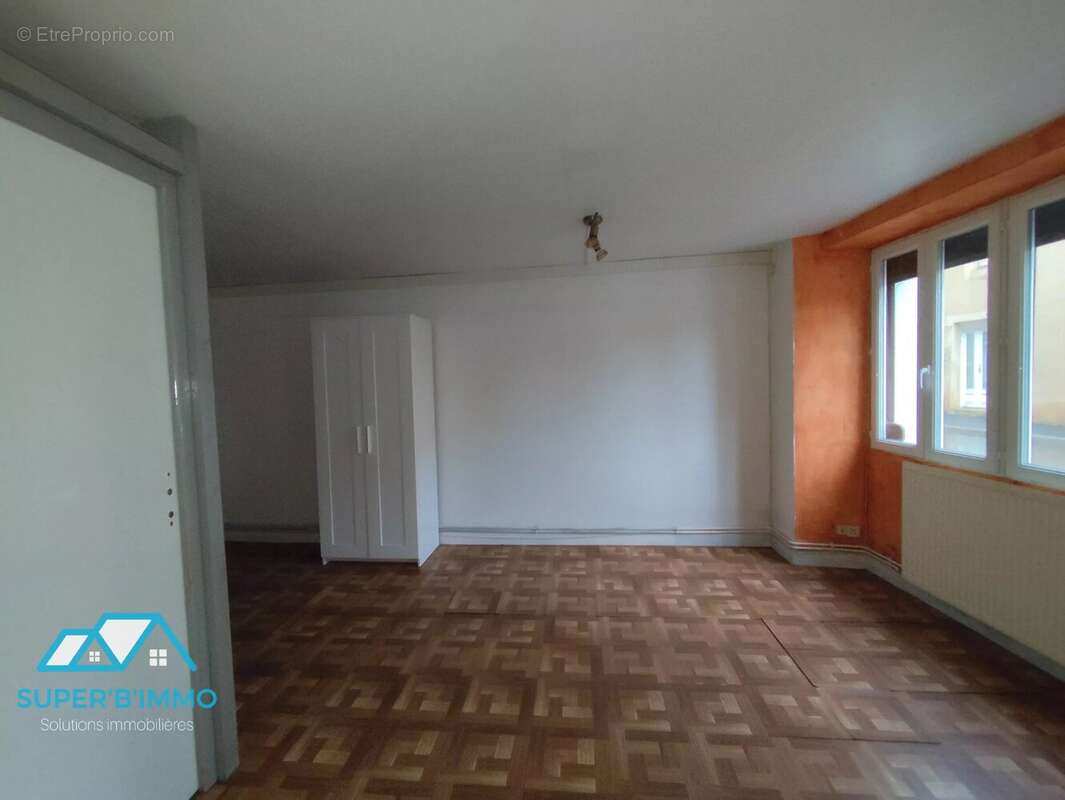 Appartement à SIAUGUES-SAINTE-MARIE