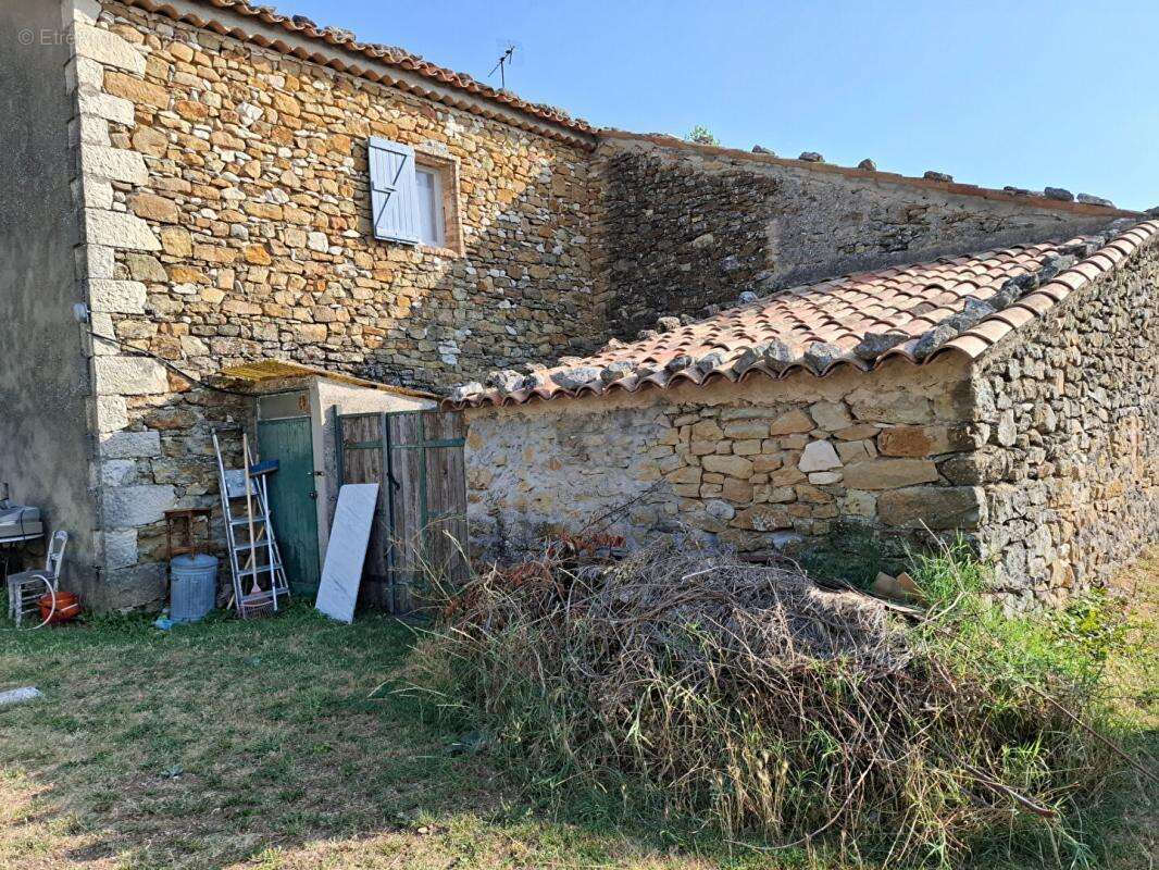 Charme, authenticité et potentiel pour cette belle maison de 90 m² + 50 m² de remise sur un terrain 690 m² constructible dans sa - photo 15