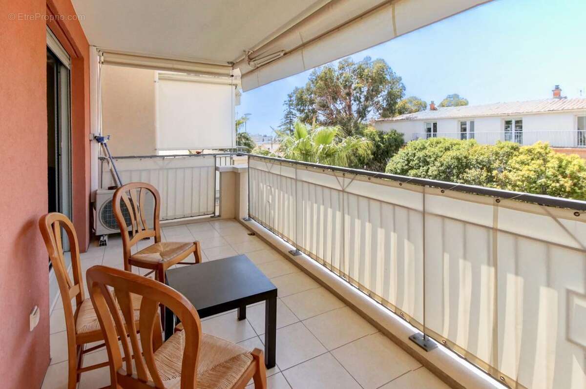 Appartement à SAINT-LAURENT-DU-VAR