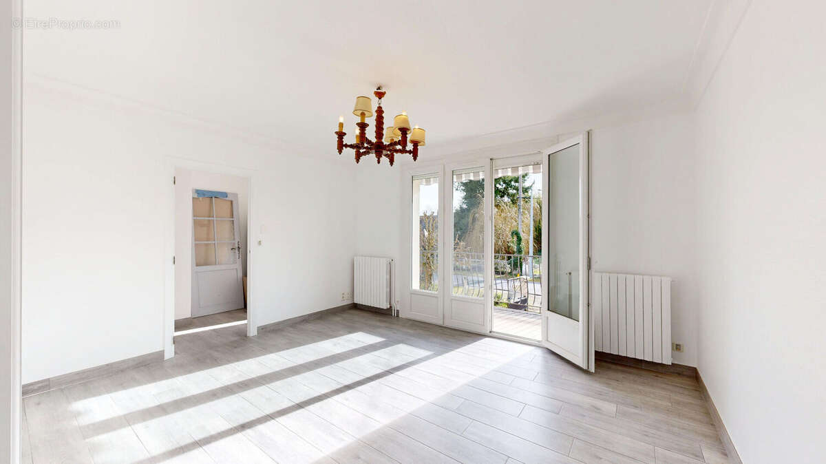 Maison à NEUILLY-LE-REAL