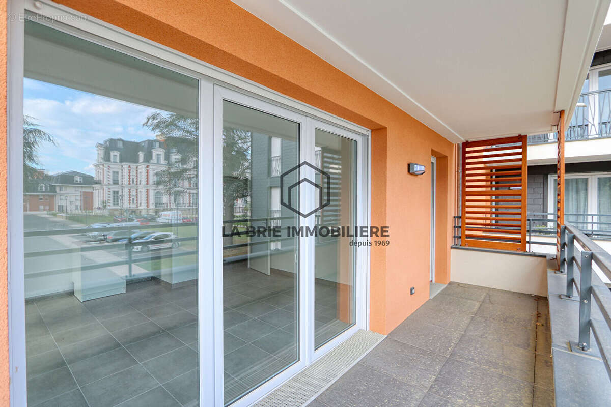 Appartement à EMERAINVILLE