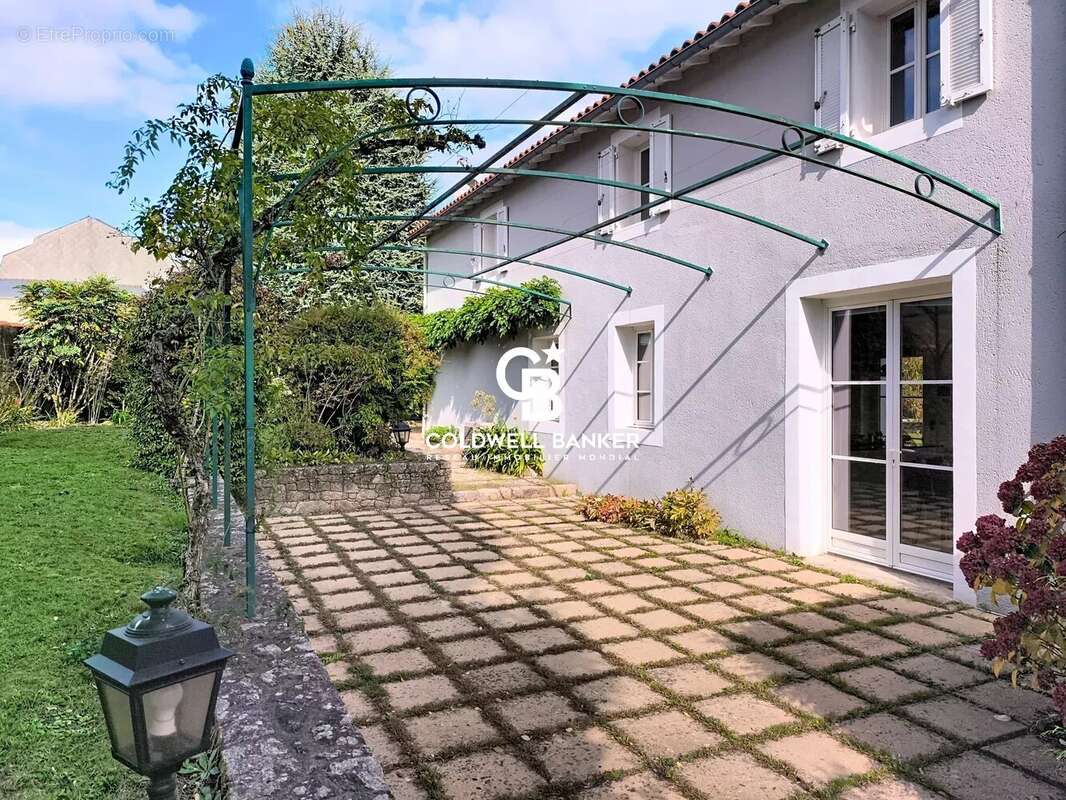 Maison à LES HERBIERS