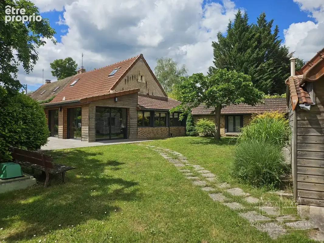 Maison 7 pièces 161 m² à vendre à Neuvy-Le-Barrois (18600) - photo 1