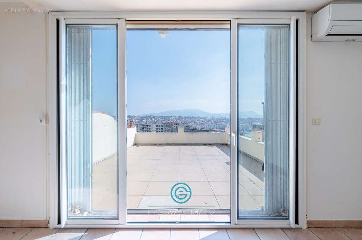 Appartement à MARSEILLE-2E