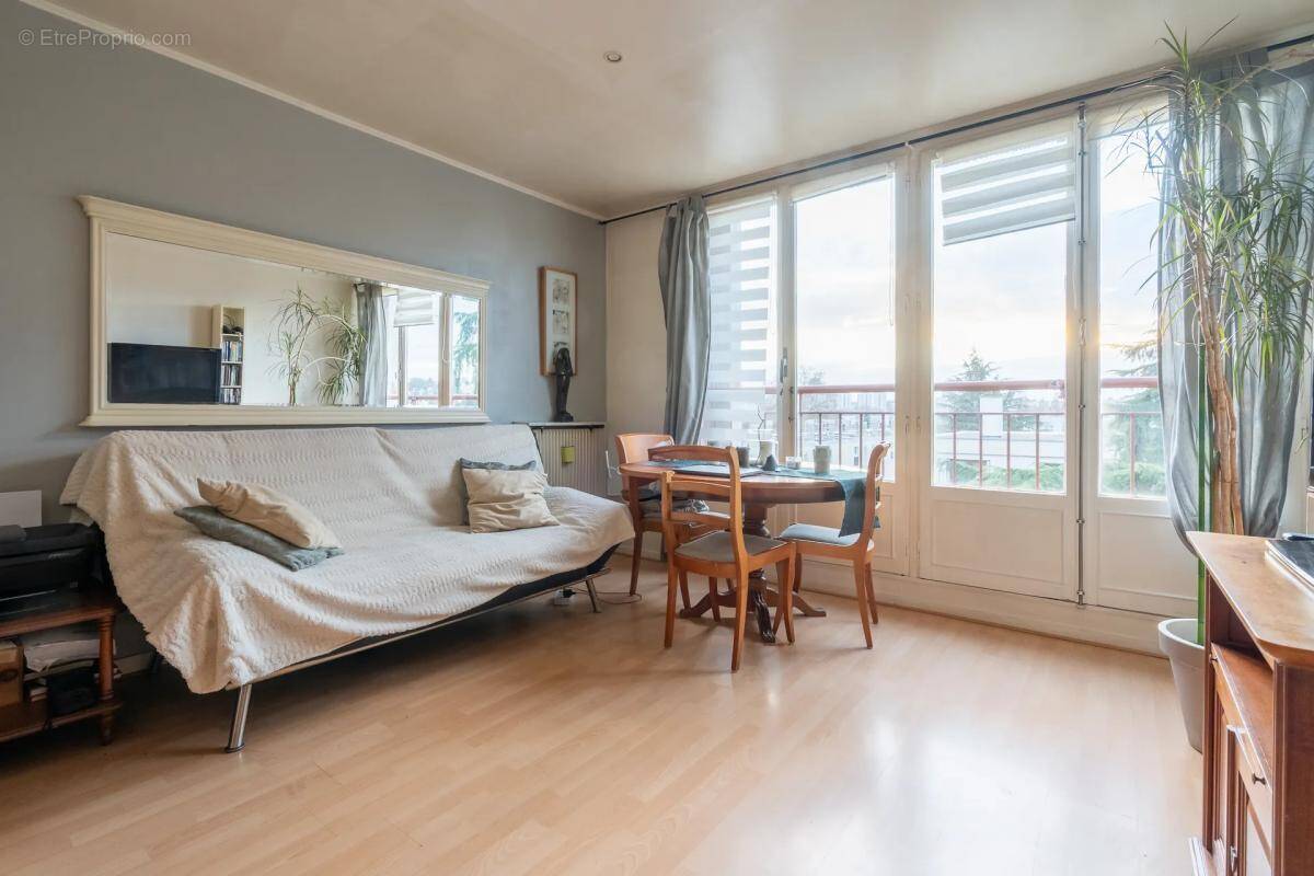 Appartement à ROSNY-SOUS-BOIS