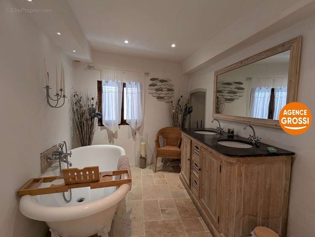 Maison 100 m² à Villecroze  - photo 9