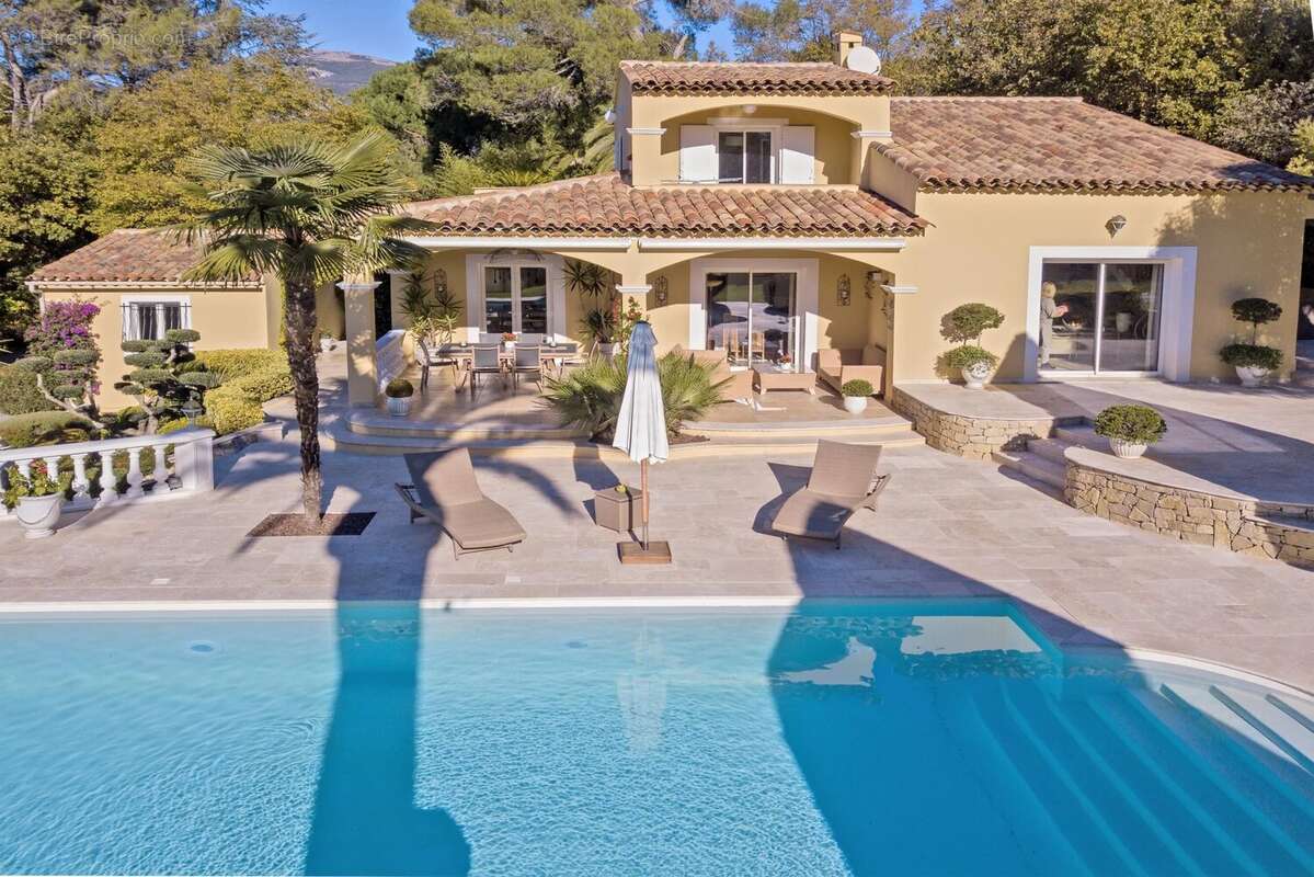 Maison à ROQUEFORT-LES-PINS