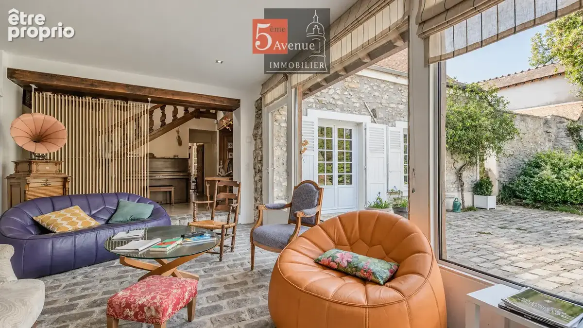 À vendre. Propriété ancienne en pierre de 400m2 avec piscine intérieure - photo 9