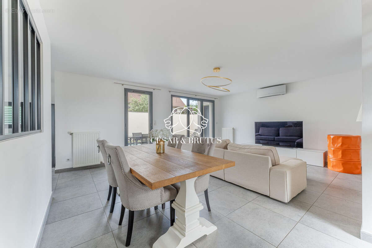 Maison 136 m² à Chassieu  - photo 5