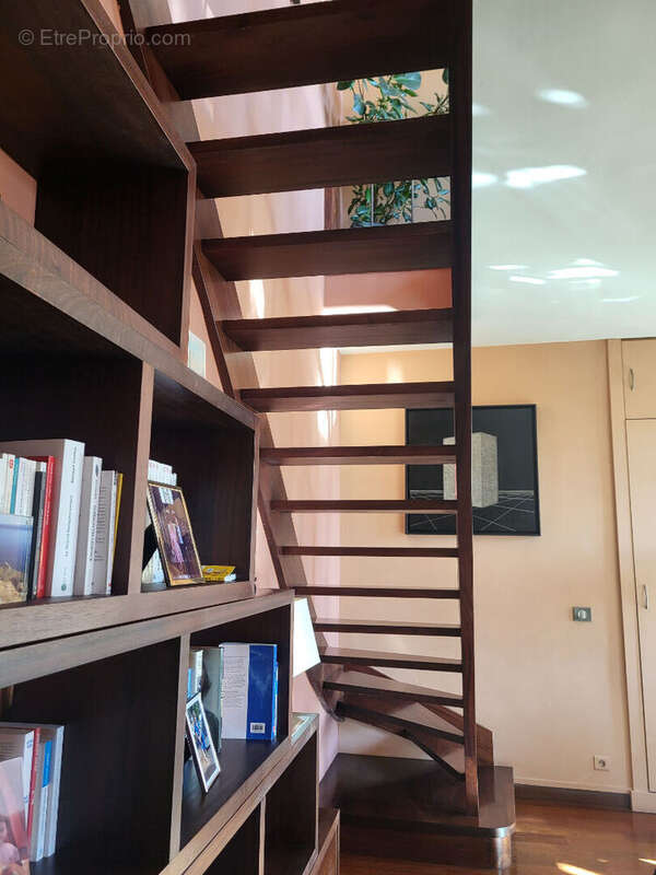 Appartement à PARIS-1E