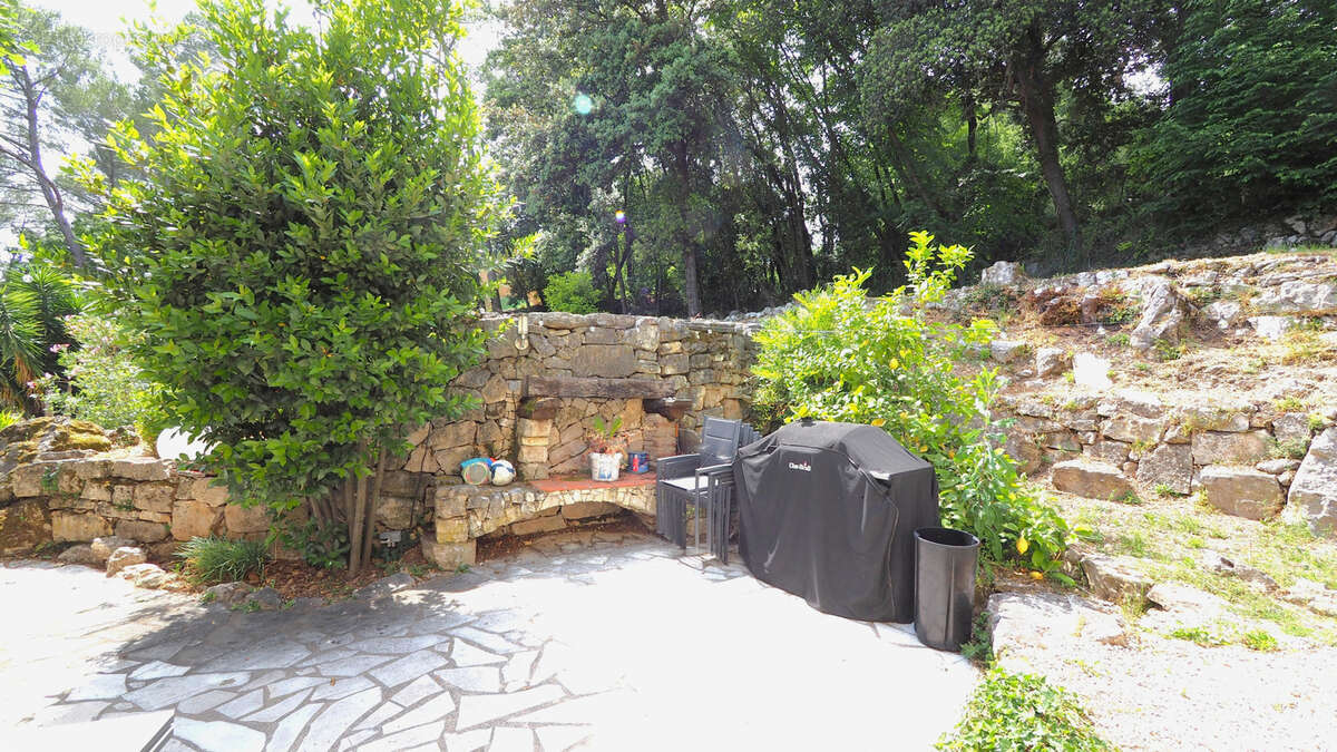 Maison à TOURRETTES-SUR-LOUP