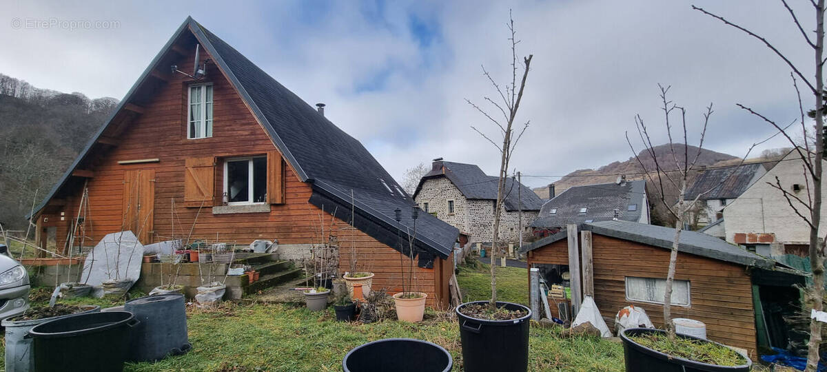 Maison à COMPAINS