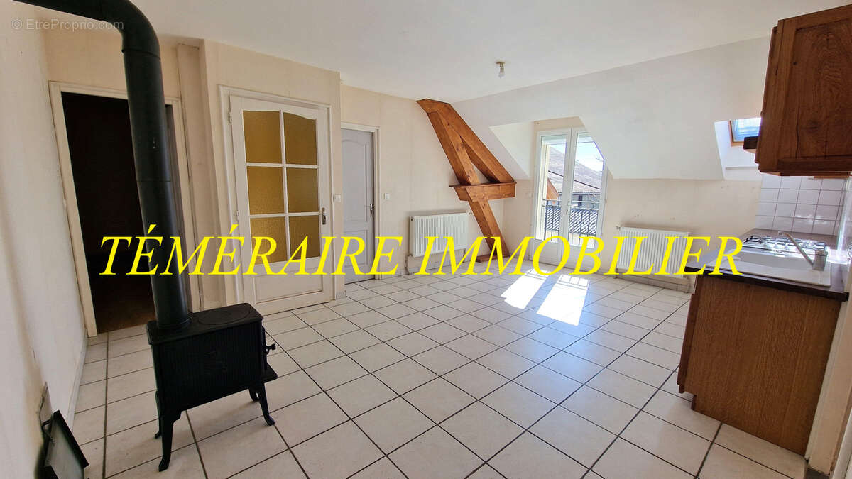 Maison à MONT-SUR-MONNET