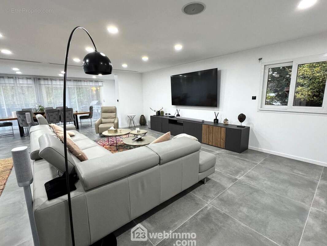 espace salon - Maison à SOISY-SUR-SEINE