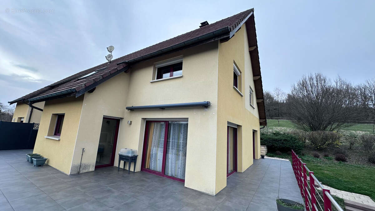 Maison à VILLARS-SOUS-ECOT