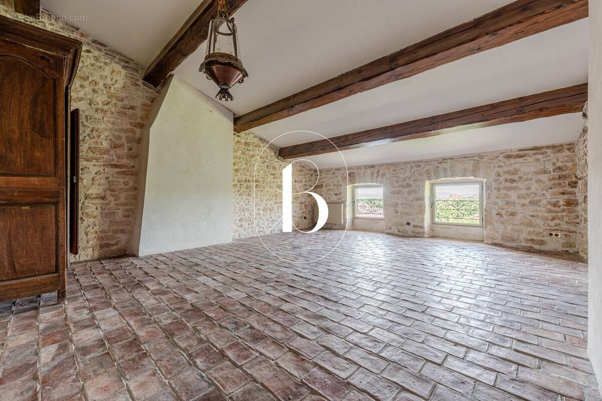 Maison 950 m² à Goudargues  - photo 27