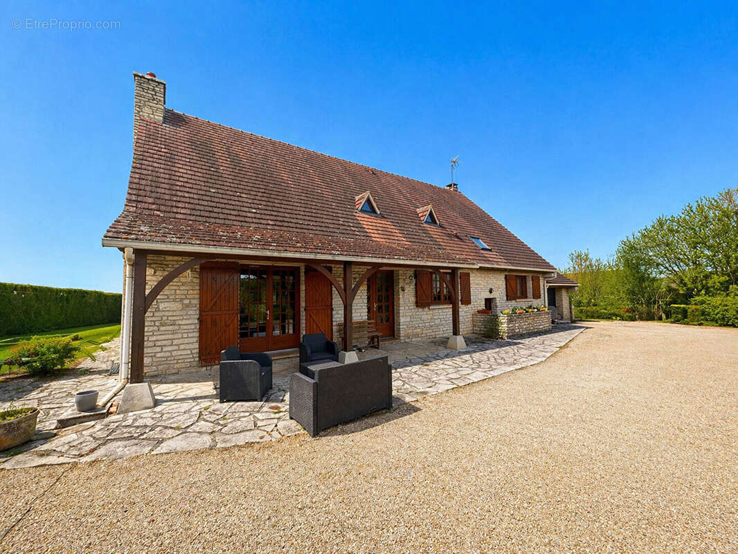 Maison à NOYERS