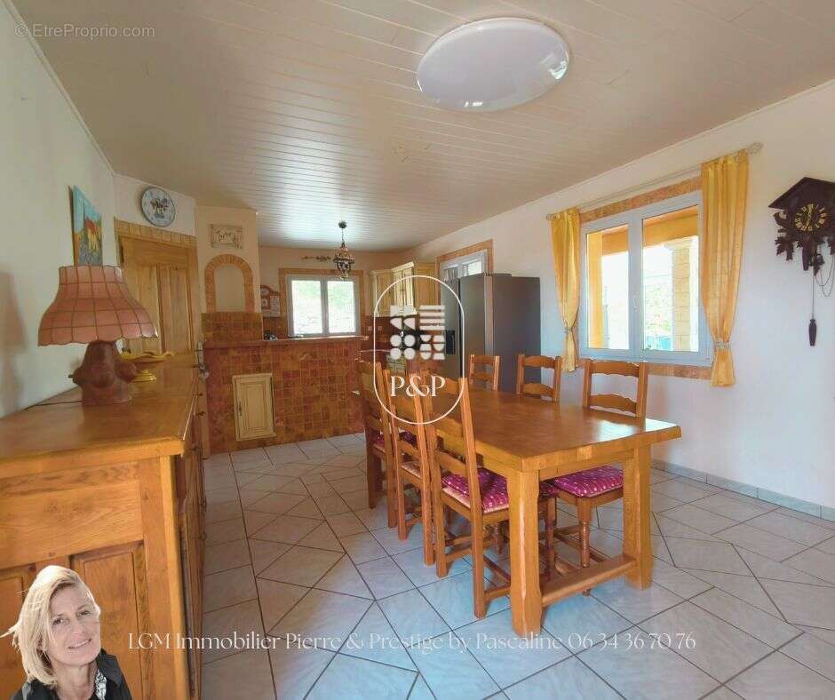 Maison À Vendre - avec piscine, garage et dépendances - photo 10