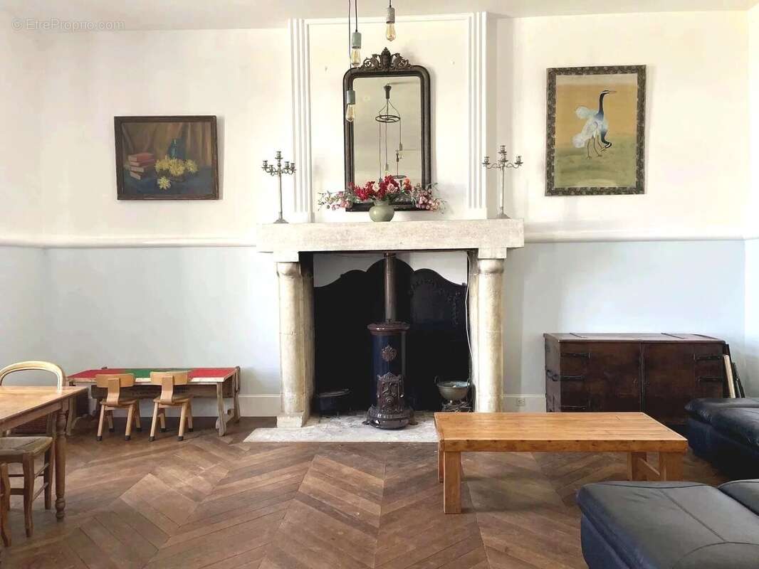 Maison à SAINT-JEAN-D'ANGELY