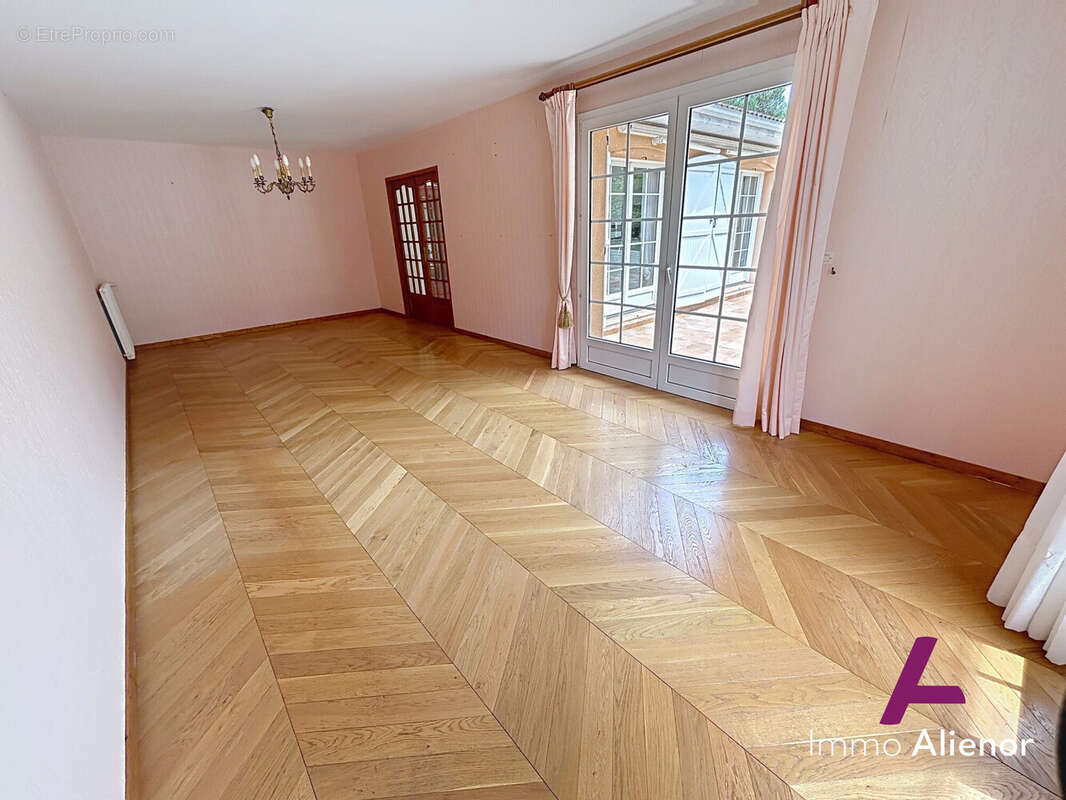 Maison 164 m² à Belin-Beliet  - photo 7