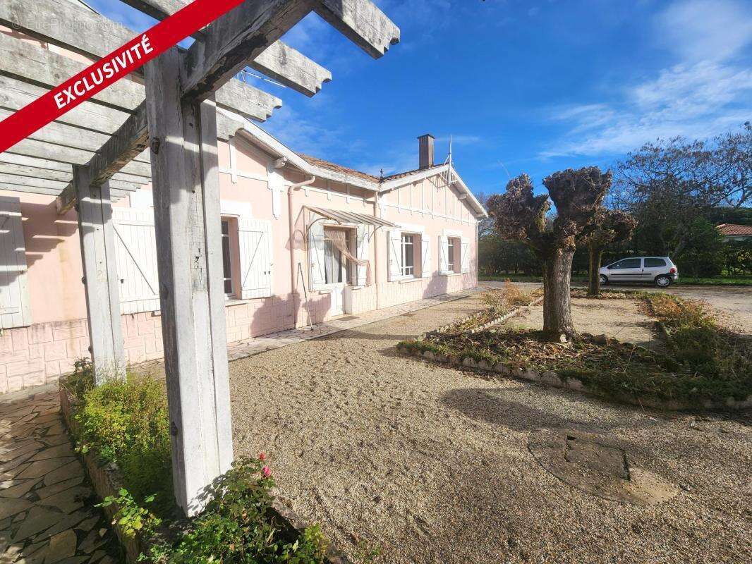 Maison à AMBARES-ET-LAGRAVE