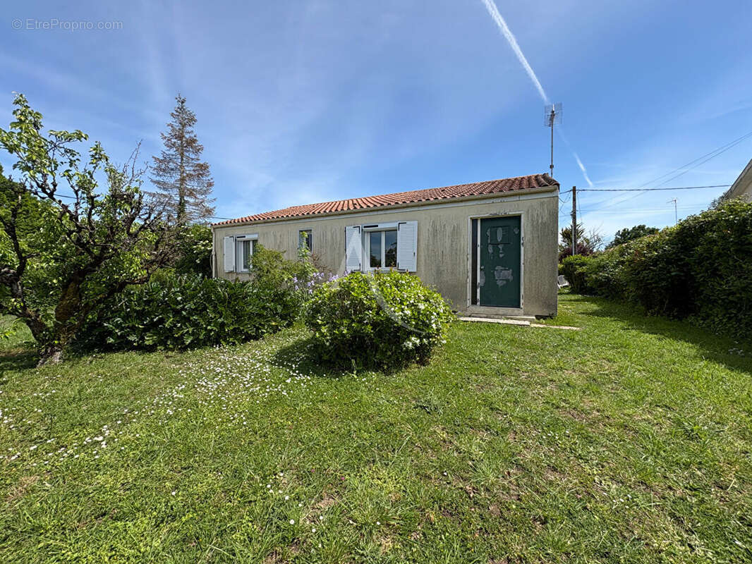 Maison à LE POIRE-SUR-VELLUIRE