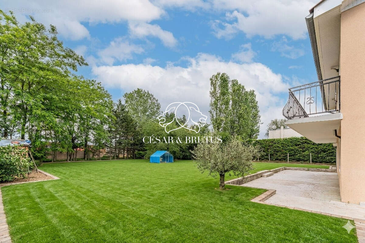Maison 6 pièces 134 m² à vendre à Les Cheres (69380) - photo 2