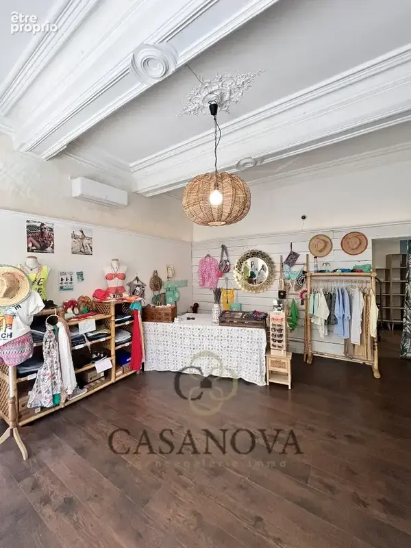 Emplacement n°1 à Mauguio  Magnifique boutique avec vitrine, droit au bail de 67 m², loyer intéressant et nombreuses activités  - photo 5